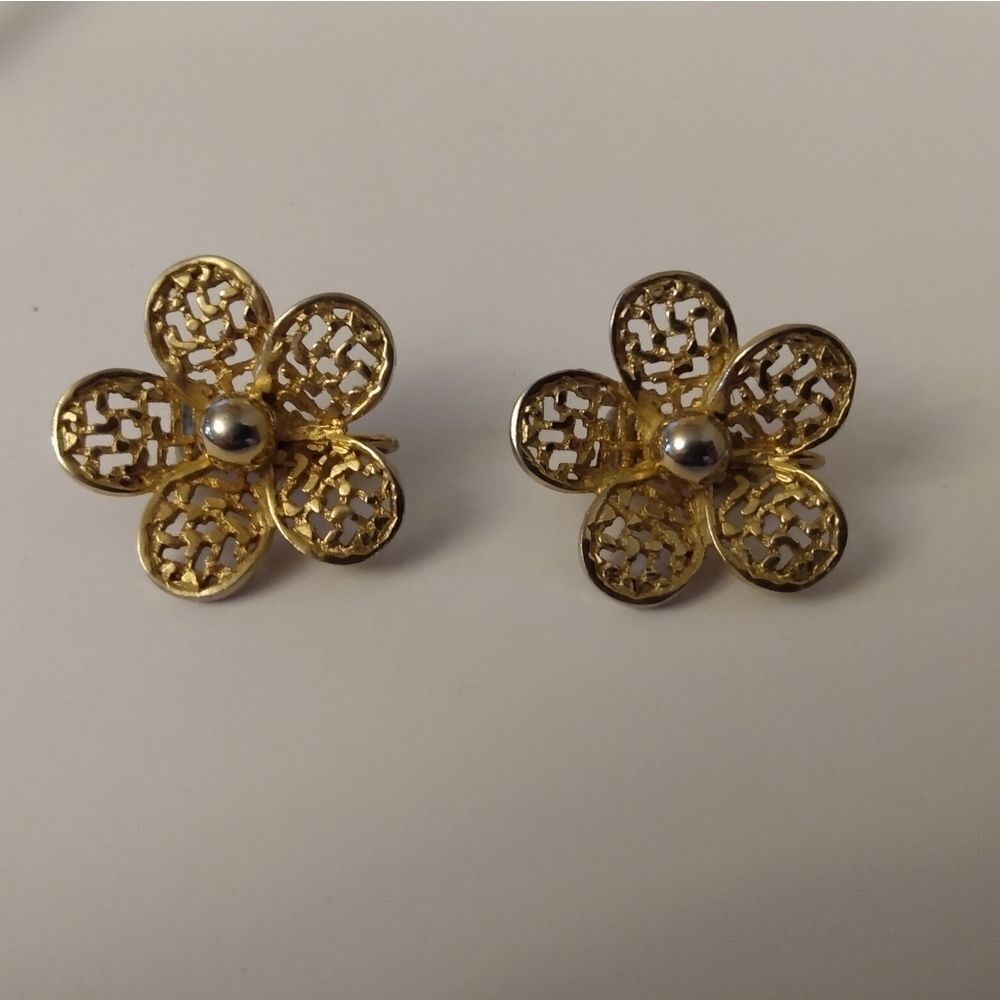Antique gold tone spun delicate flower clip on earrings